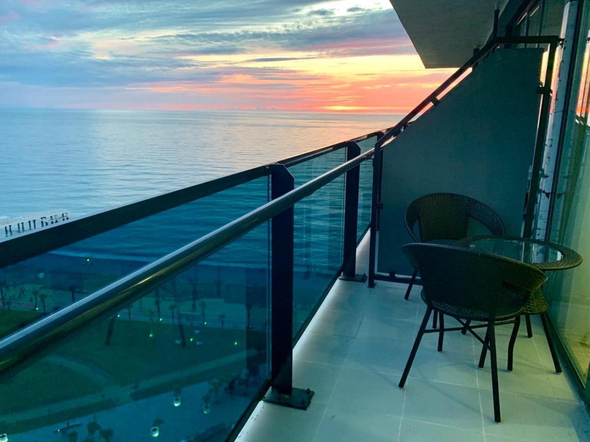 Sunshine Apartments Orbi Beach Tower บาทูมิ ภายนอก รูปภาพ